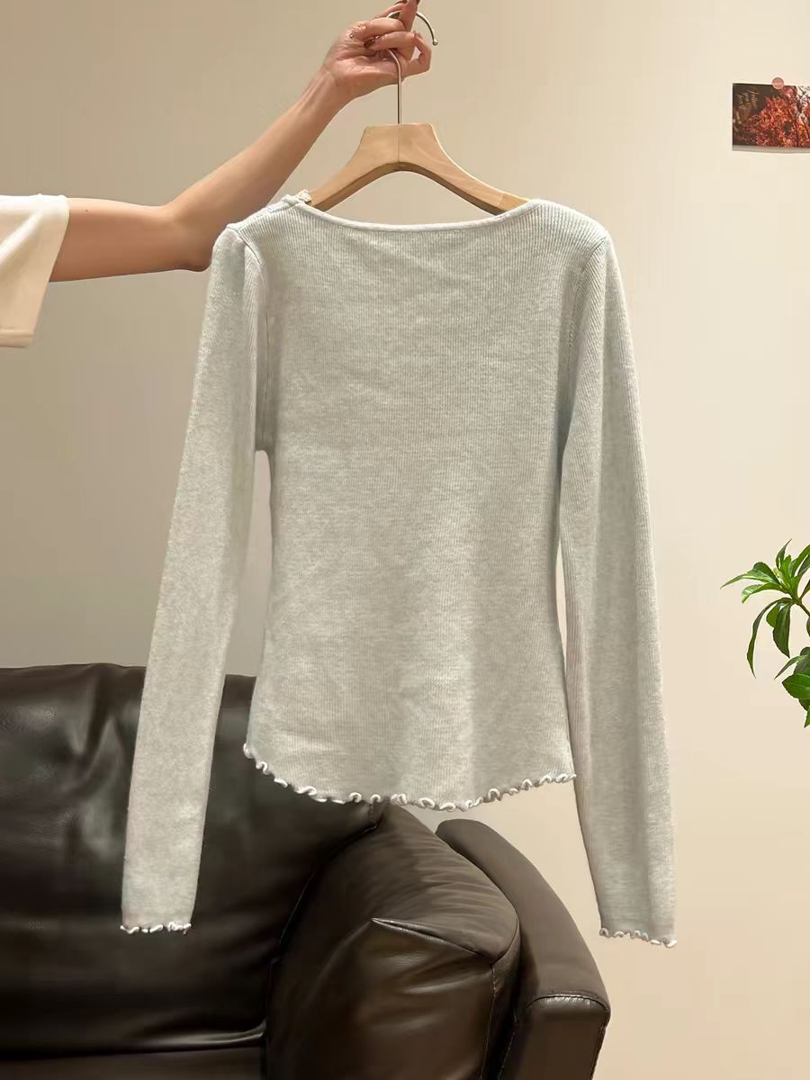 Off-white lace trim V-neck knit top