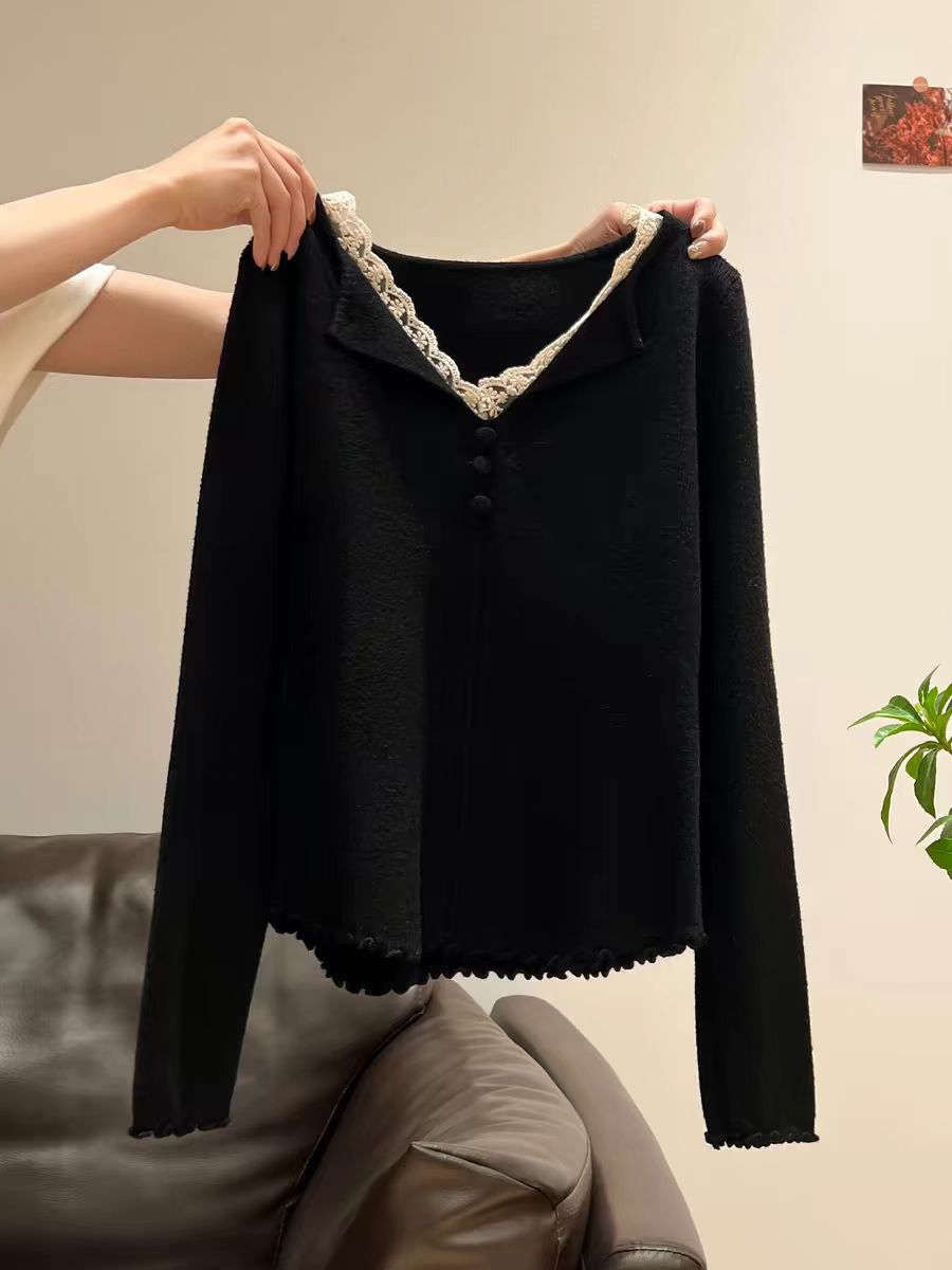 Off-white lace trim V-neck knit top