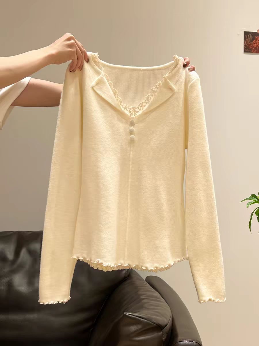 Off-white lace trim V-neck knit top
